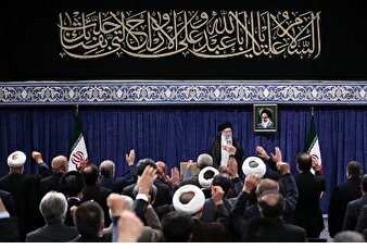 ملت با جهت‌گیری‌های گوناگون سیاسی و وزن متفاوت مذهبی پای ایران عزیز ایستاد