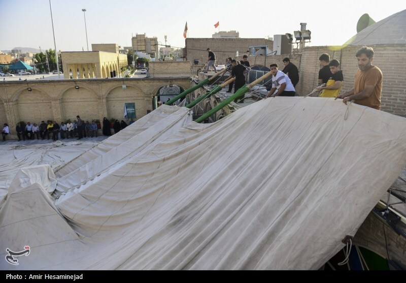آئین سنتی برافراشتن خیمه عزای سیدالشهدا (ع) در چهل اختران قم