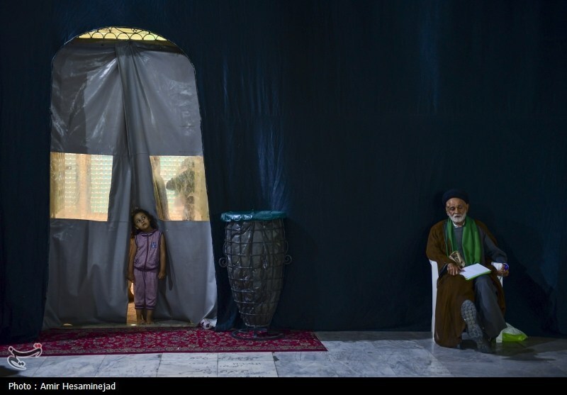 آئین سنتی برافراشتن خیمه عزای سیدالشهدا (ع) در چهل اختران قم