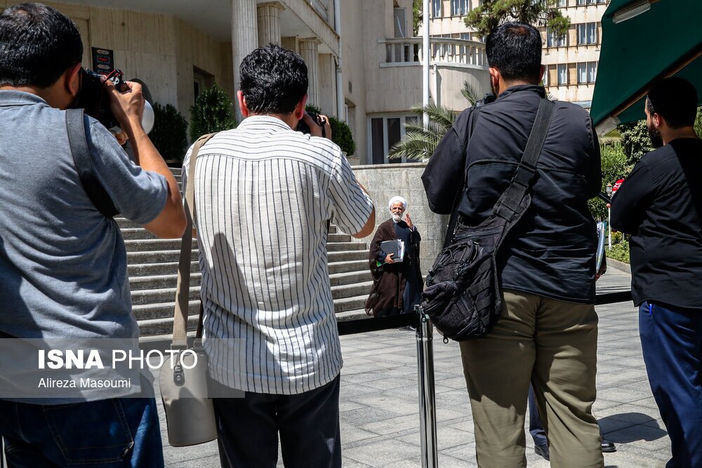 اعضای هیئت دولت در جمع خبرنگاران