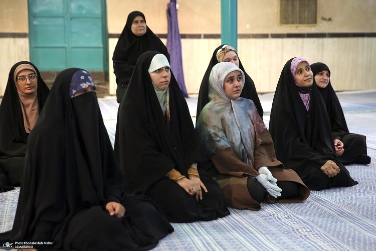 بازدید جمعی از دانشجویان کشور عراق از بیت امام خمینی در جماران
