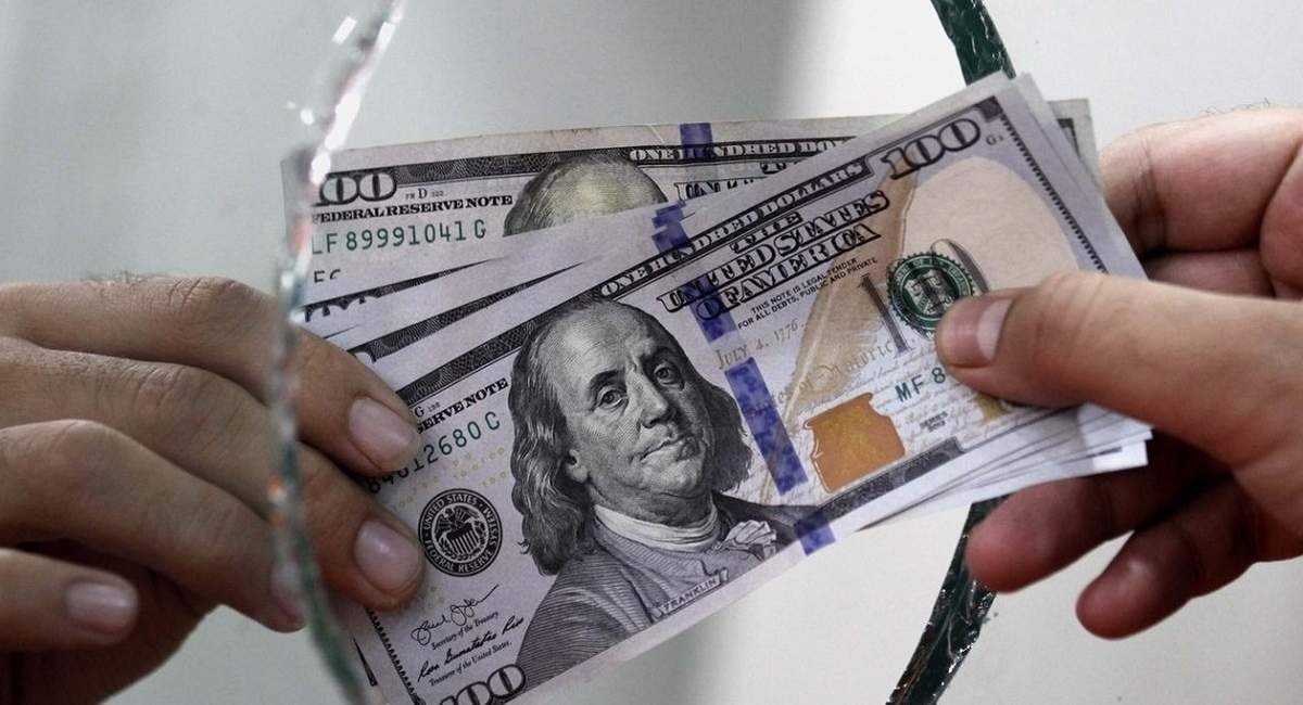 دولت اگر بودجه ندارد چرا ۹۶ میلیارد دلار ارز صادراتی را پس نمی‌گیرد؟