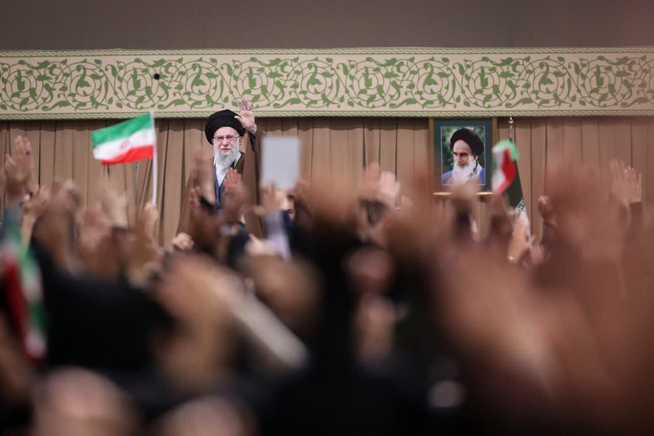 تصاویر دیدار دانش‌آموزان و دانشجویان با رهبرانقلاب