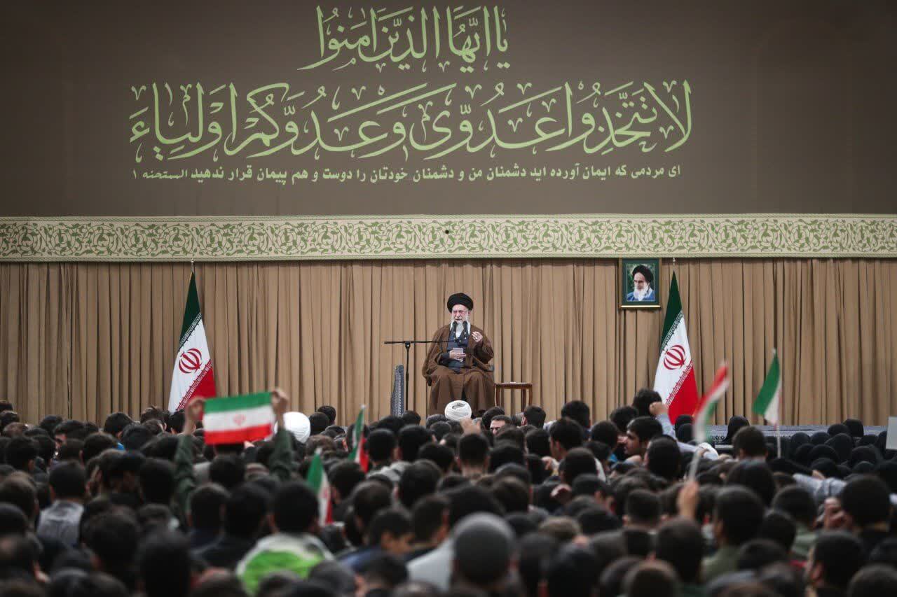 تصاویر دیدار دانش‌آموزان و دانشجویان با رهبرانقلاب