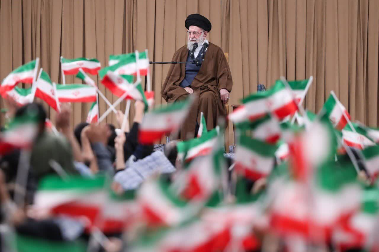 تصاویر دیدار دانش‌آموزان و دانشجویان با رهبرانقلاب