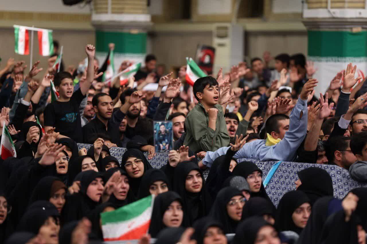 تصاویر دیدار دانش‌آموزان و دانشجویان با رهبرانقلاب