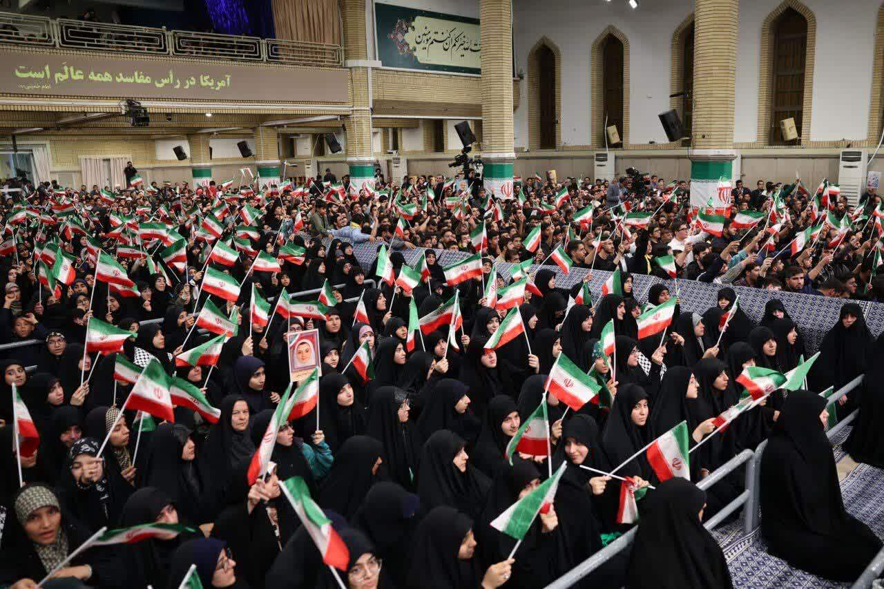 تصاویر دیدار دانش‌آموزان و دانشجویان با رهبرانقلاب