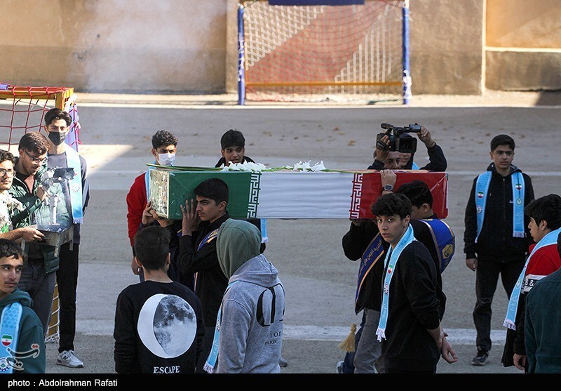 استقبال از 4 شهید گمنام در دبیرستان شریعتی همدان