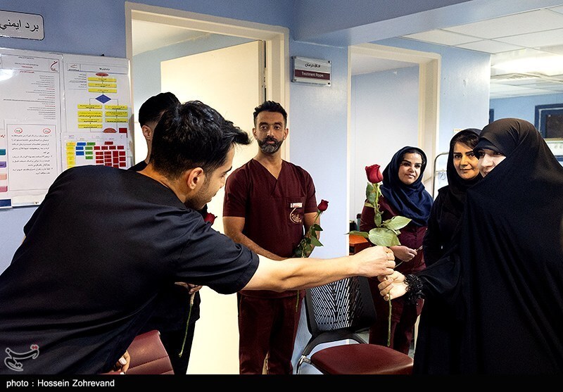 عیادت دختر شهید سلامی از دختر شهید هاشمی تبار