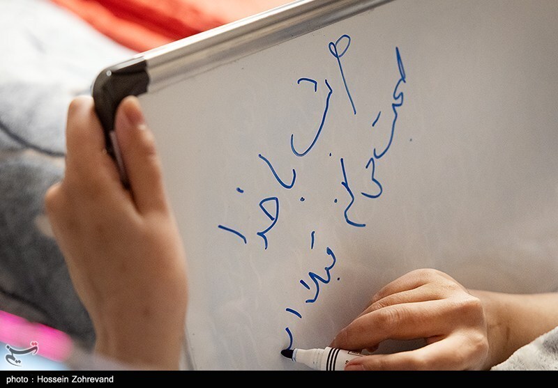 عیادت دختر شهید سلامی از دختر شهید هاشمی تبار