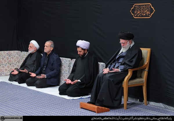 اولین شب مراسم عزاداری ایام شهادت حضرت فاطمةالزهرا سلام‌الله‌علیها در حسینیه امام خمینی(ره)