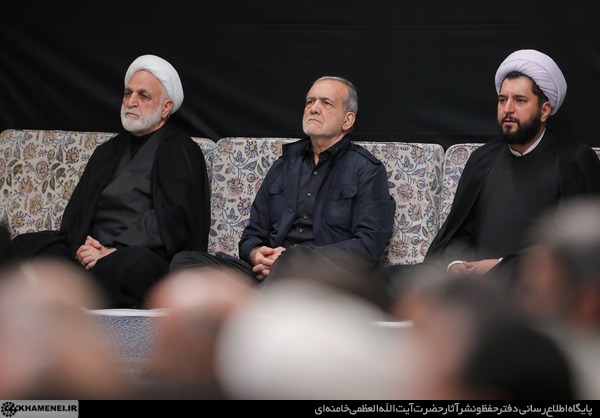 اولین شب مراسم عزاداری ایام شهادت حضرت فاطمةالزهرا سلام‌الله‌علیها در حسینیه امام خمینی(ره)