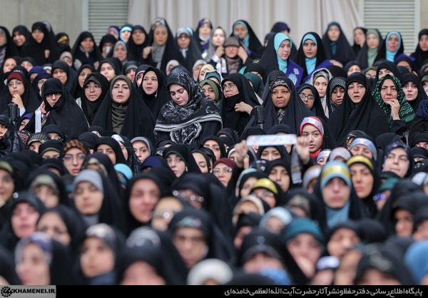 دیدار هزاران نفر از زنان و دختران دیدار هزاران نفر از زنان و دختران