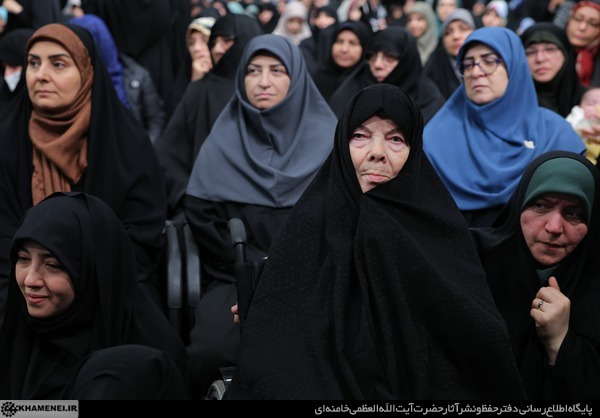 دیدار هزاران نفر از زنان و دختران دیدار هزاران نفر از زنان و دختران