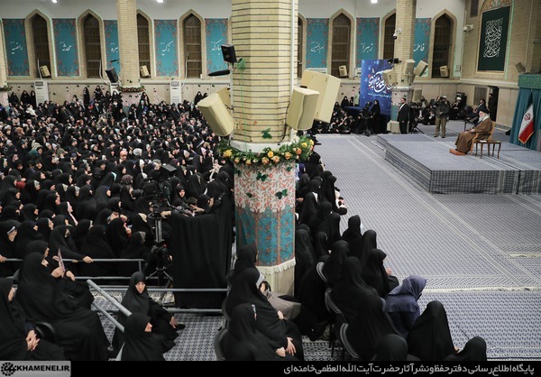 دیدار هزاران نفر از زنان و دختران دیدار هزاران نفر از زنان و دختران