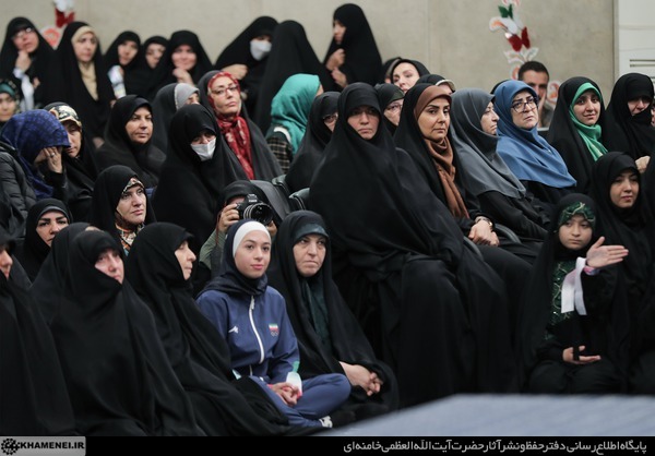 دیدار هزاران نفر از زنان و دختران دیدار هزاران نفر از زنان و دختران