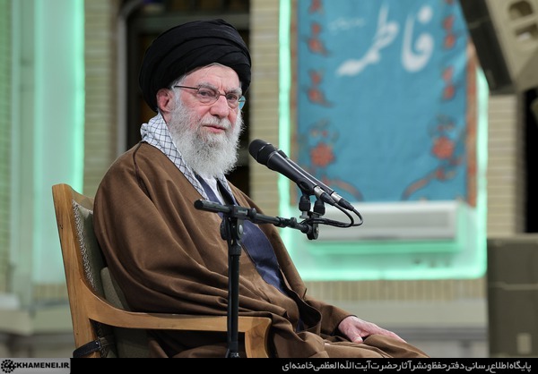 دیدار هزاران نفر از زنان و دختران دیدار هزاران نفر از زنان و دختران