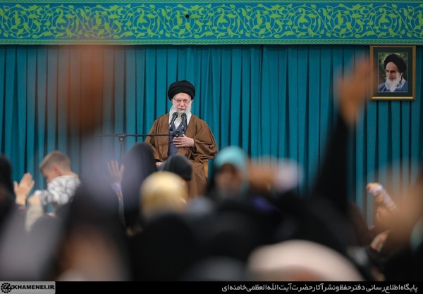 دیدار هزاران نفر از زنان و دختران دیدار هزاران نفر از زنان و دختران