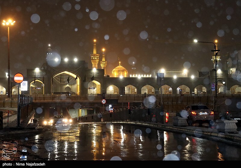 بارش برف در حرم مطهر رضوی