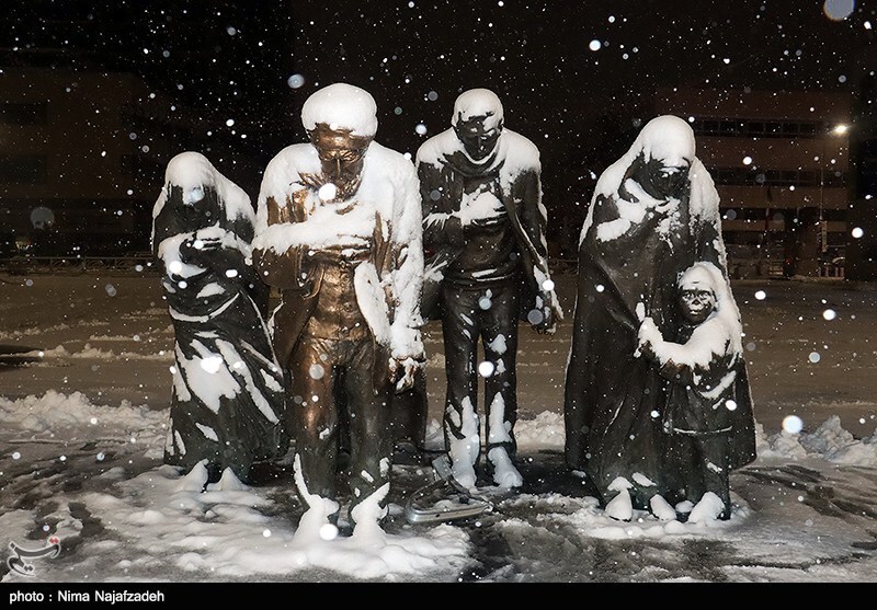 بارش برف در حرم مطهر رضوی