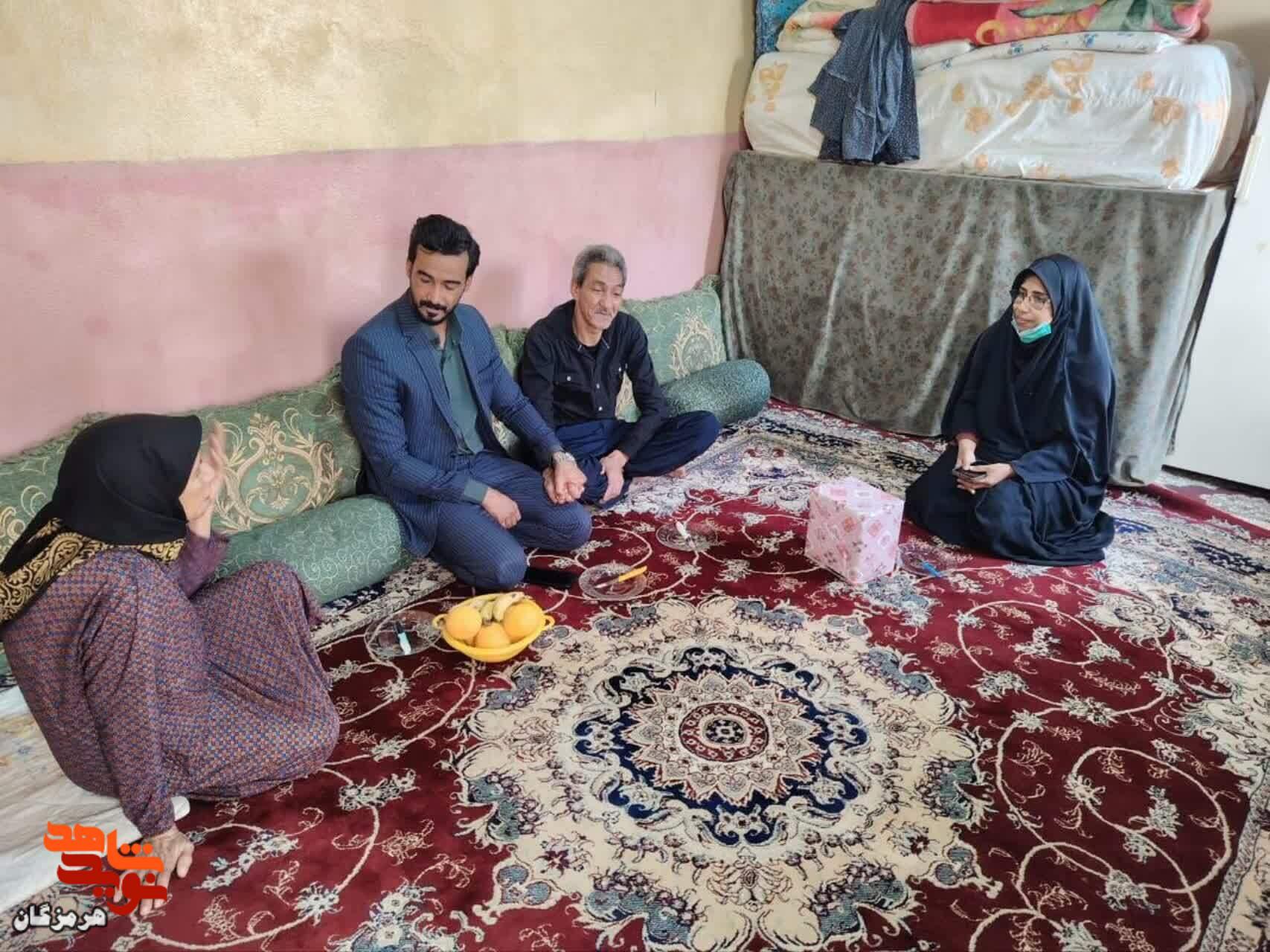 دیدار رئیس بنیاد شهید حاجی&zwnj;آباد با خانواده&zwnj;های جانبازان سرافراز