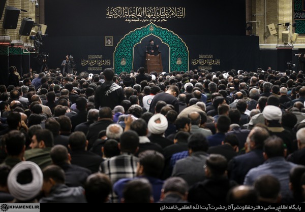 آخرین شب مراسم عزاداری ایام شهادت حضرت فاطمةالزهرا سلام‌الله‌علیها در حسینیه امام خمینی(ره)