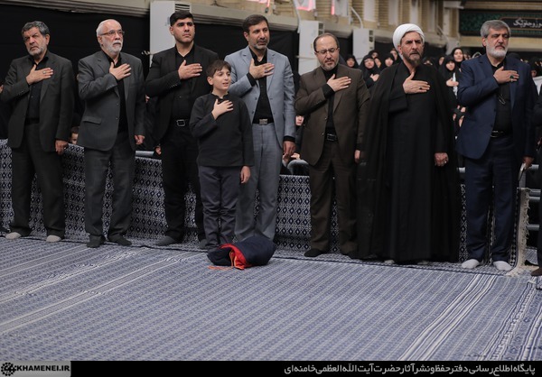آخرین شب مراسم عزاداری ایام شهادت حضرت فاطمةالزهرا سلام‌الله‌علیها در حسینیه امام خمینی(ره)