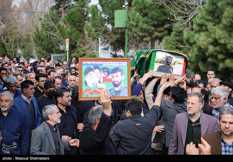 مراسم تشییع و خاکسپاری مادر شهید احمد متوسلیان مراسم تشییع و خاکسپاری مادر شهید احمد متوسلیان