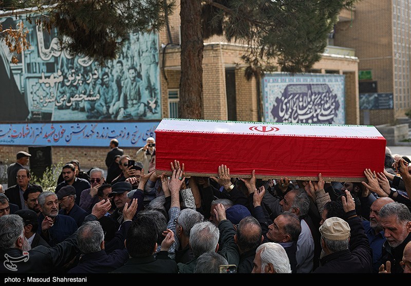 مراسم تشییع و خاکسپاری مادر شهید احمد متوسلیان مراسم تشییع و خاکسپاری مادر شهید احمد متوسلیان