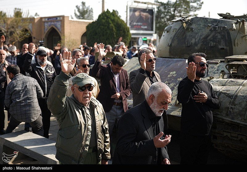 مراسم تشییع و خاکسپاری مادر شهید احمد متوسلیان مراسم تشییع و خاکسپاری مادر شهید احمد متوسلیان